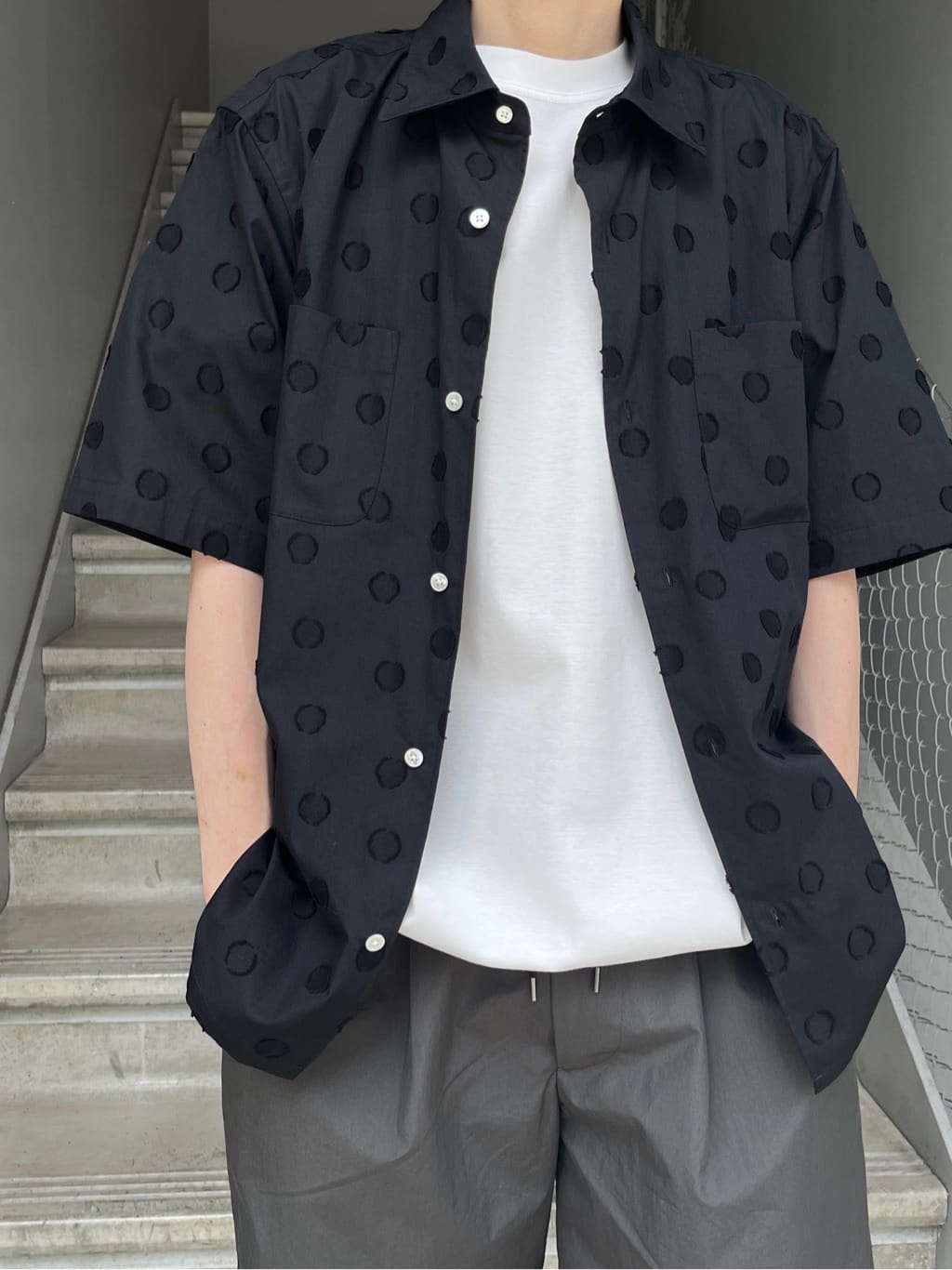 Shintaroさんの「TAKEO KIKUCHI｜【抗菌防臭／5サイズ展開】ハイゲージポンチ Tシャツ」を使ったコーディネート