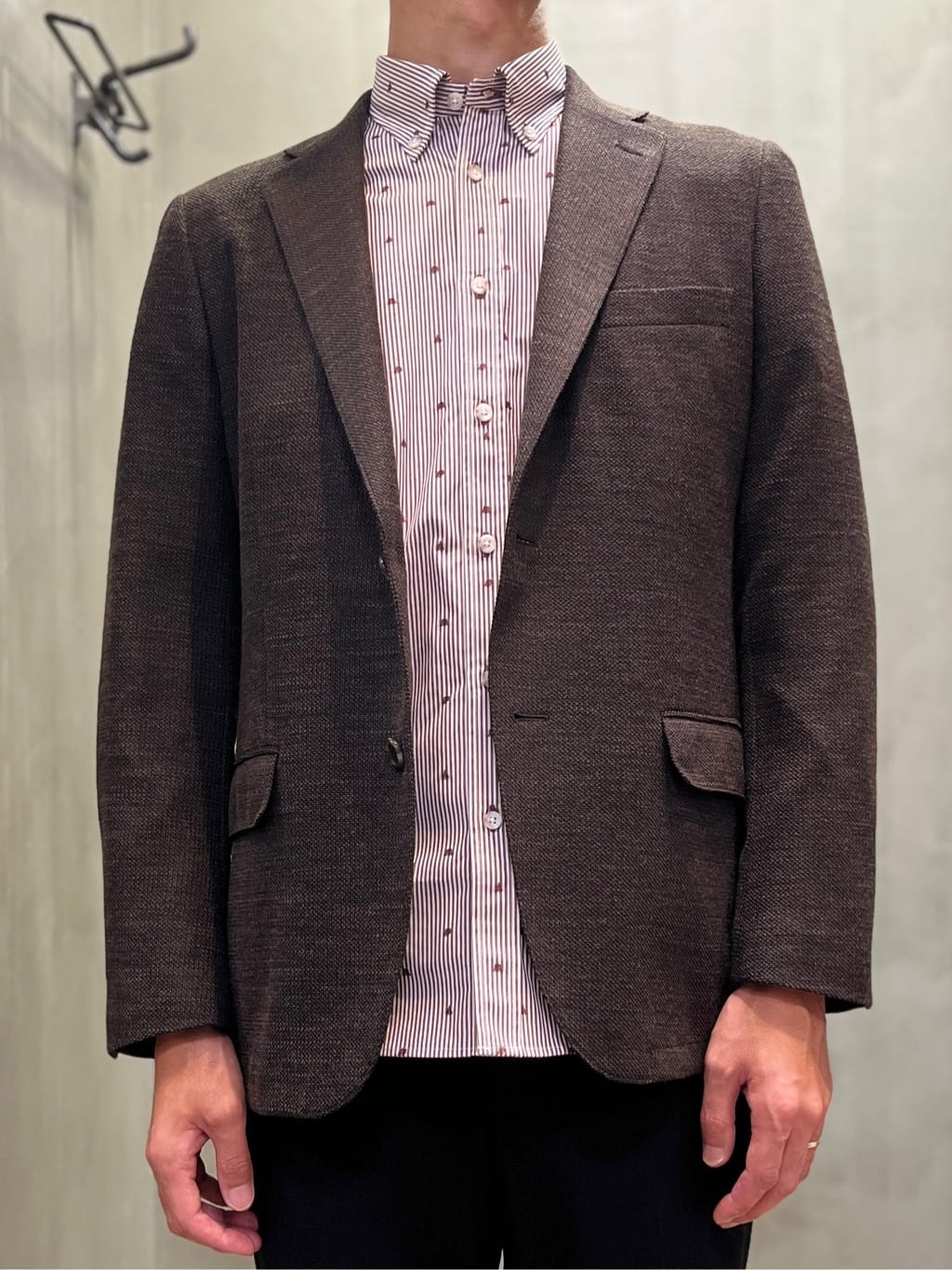 mutoさんの「TAKEO KIKUCHI｜ハットモチーフ ジャカード ストライプ シャツ」を使ったコーディネート