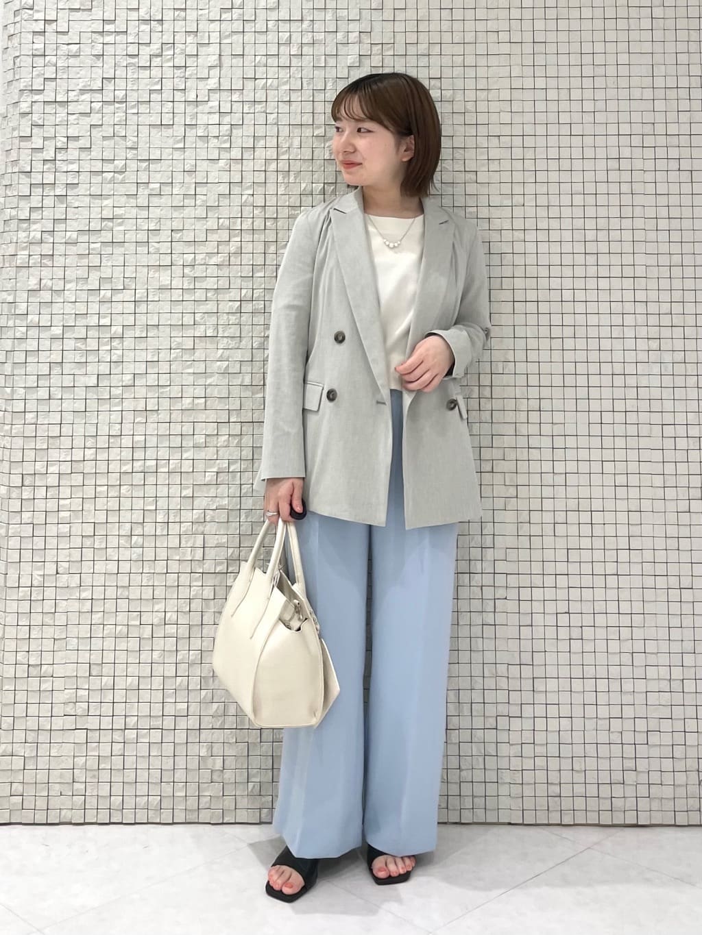 sakuさんの「INDIVI｜【セレモニーにおすすめ！】パール調トップネックレス」を使ったコーディネート