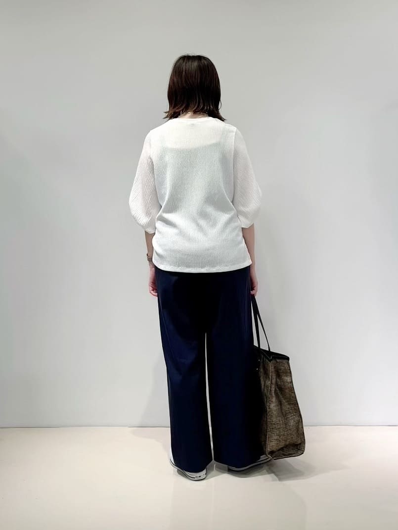 sachiさんの「INDIVI｜【褒められパンツ／洗える／ウエストゴム】ワイドタックパンツ」を使ったコーディネート