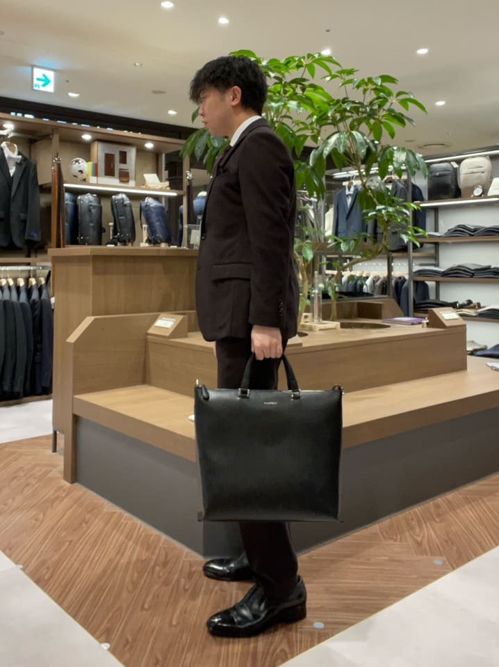 コウノ モトヤさんの「TAKEO KIKUCHI｜【Made in JAPAN】ブロード レギュラーカラー ドレスシャツ」を使ったコーディネート