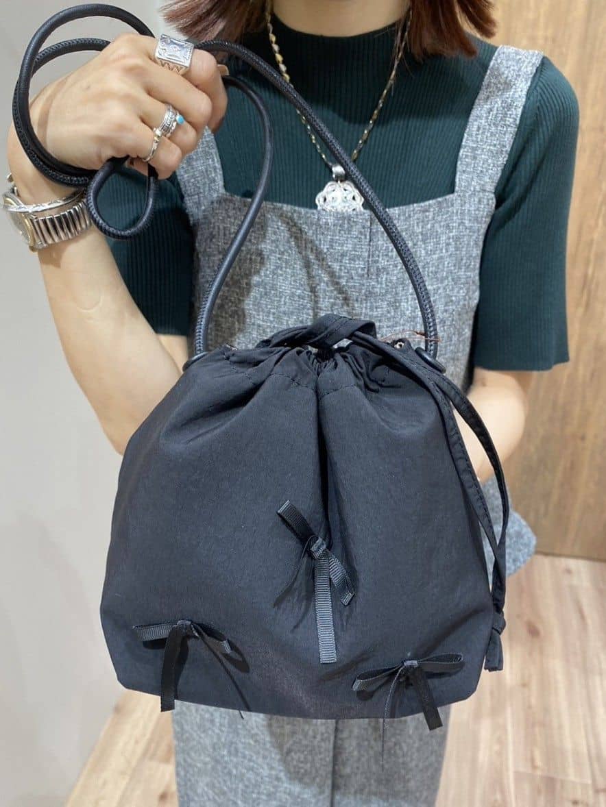 saltさんの「grove｜【ふわっと心地よい足入れ】やわここち(R)Vカットパンプス」を使ったコーディネート