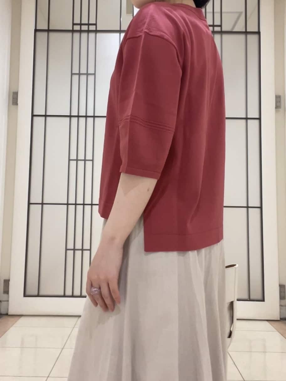 watanabeさんの「UNTITLED｜【手洗い／88cm正方形】エンブレムプリントスカーフ」を使ったコーディネート