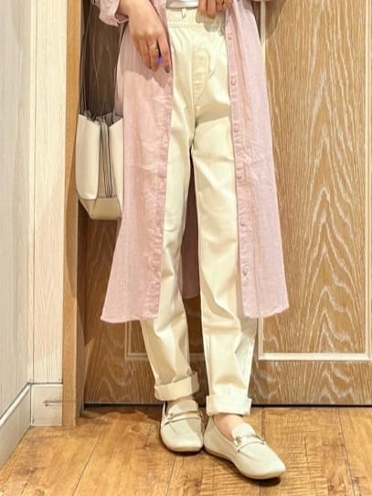 meiさんの「SHOO･LA･RUE｜【SS-3L/無理せずスリム】 ぐんぐん伸びる イージーテーパードパンツ」を使ったコーディネート
