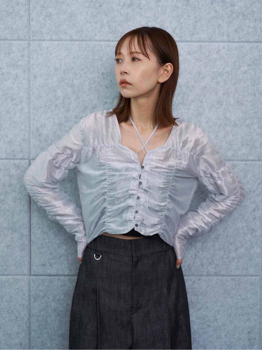 harekoさんの「CODE A｜gathered shiny blouse」を使ったコーディネート