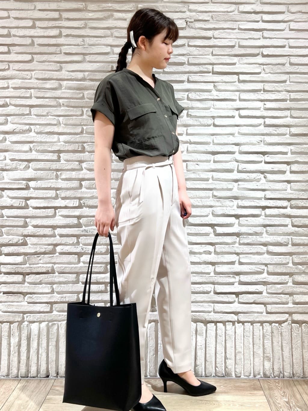  まるみさんの「index｜【抗菌防臭加工/7cmヒール】ベーシックパンプス/通勤対応」を使ったコーディネート