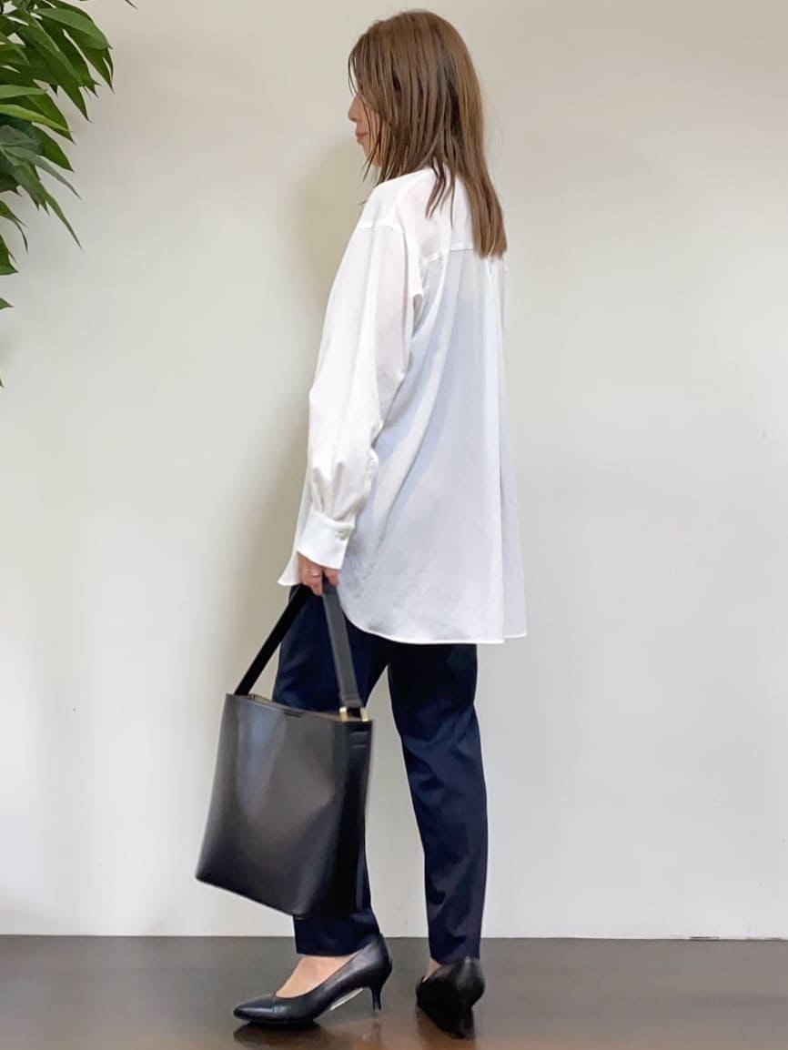 tomoさんの「UNTITLED｜【洗える通勤スーツ】レジェールギャバ ストレッチテーパードパンツ」を使ったコーディネート