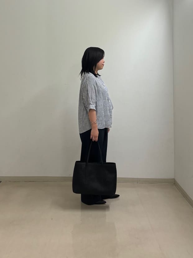 Akiさんの「INDIVI｜【褒められパンツ／洗える／ウエストゴム】ワイドタックパンツ」を使ったコーディネート