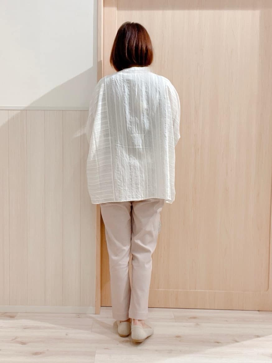 モカさんの「SHOO･LA･RUE｜【SS-3L/無理せずスリム】 ぐんぐん伸びる イージーテーパードパンツ」を使ったコーディネート