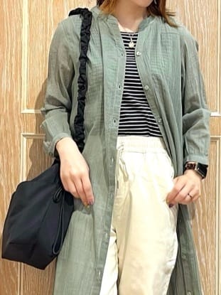 meiさんの「SHOO･LA･RUE｜【SS-3L/無理せずスリム】 ぐんぐん伸びる イージーテーパードパンツ」を使ったコーディネート