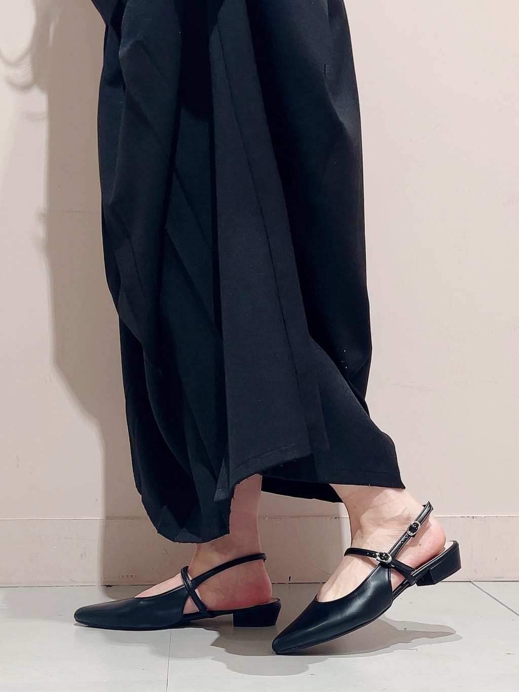 りえさんの「ESPERANZA｜バックストラップフラットパンプス」を使ったコーディネート