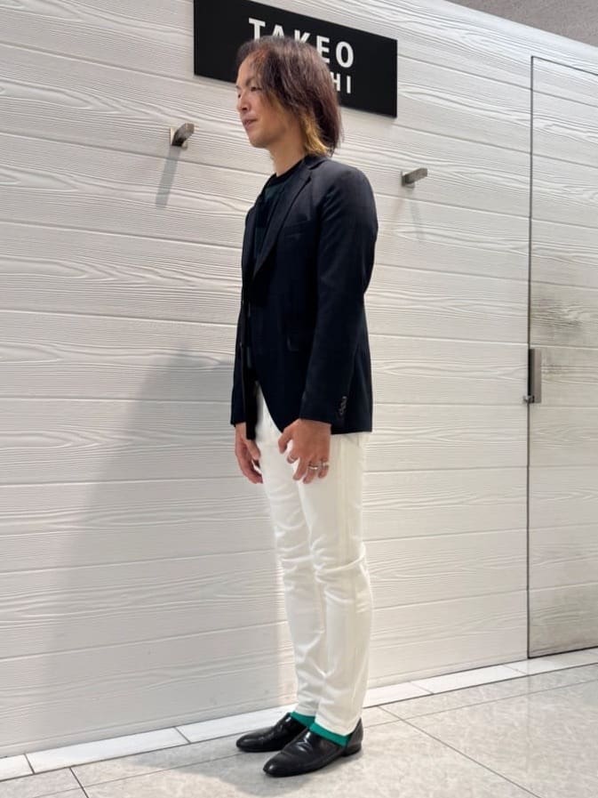 井出恭輔さんの「TAKEO KIKUCHI｜【Sサイズ～】ストレッチ デニム パンツ」を使ったコーディネート