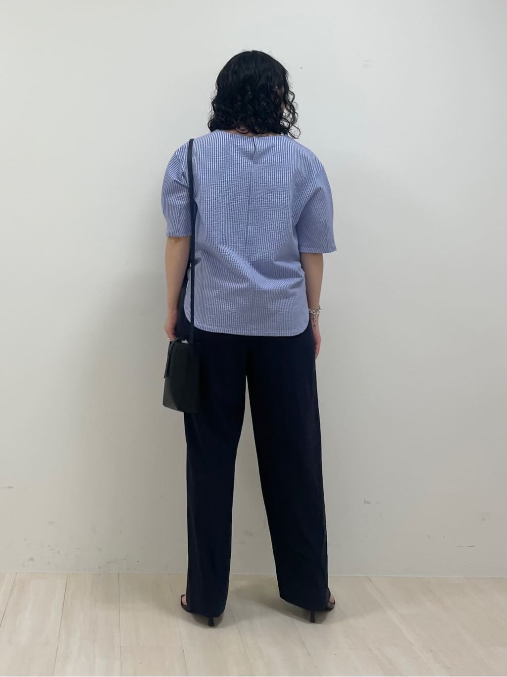 kanaさんの「INDIVI｜【褒められパンツ／洗える／ウエストゴム】ワイドタックパンツ」を使ったコーディネート