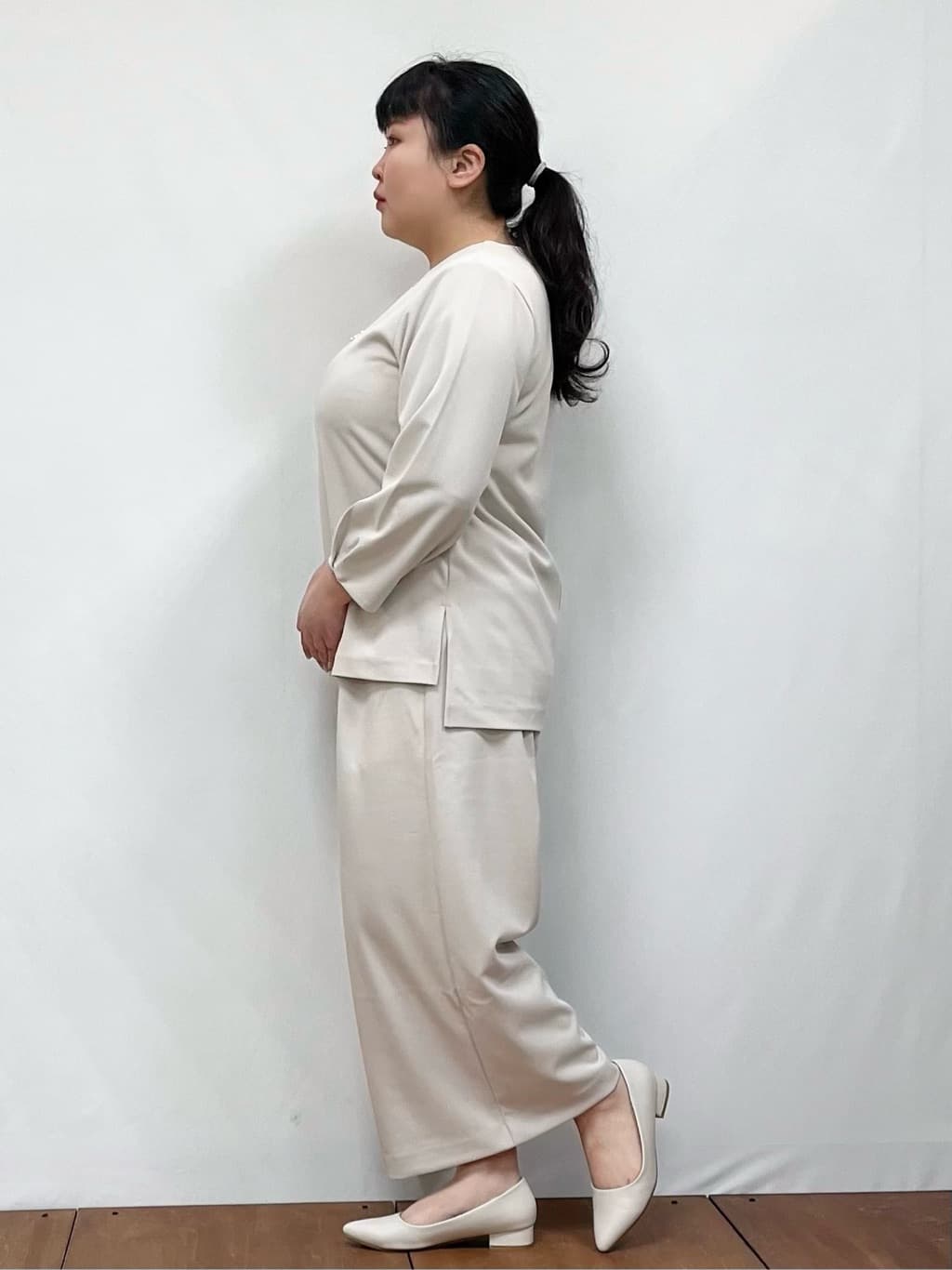 ぁむさんの「SHOO･LA･RUE｜【通勤/デイリー/セットアップ可】マルチに使える カットジョーゼット ワイドパンツ」を使ったコーディネート