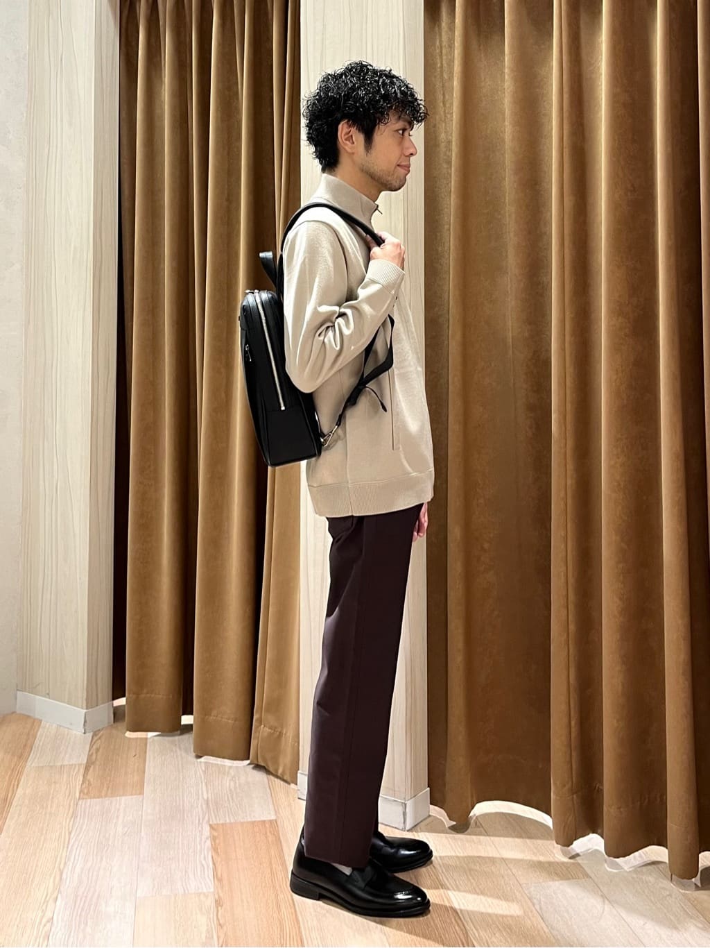 URAさんの「TAKEO KIKUCHI｜【Made in JAPAN】播州織 ストレッチ パンツ」を使ったコーディネート