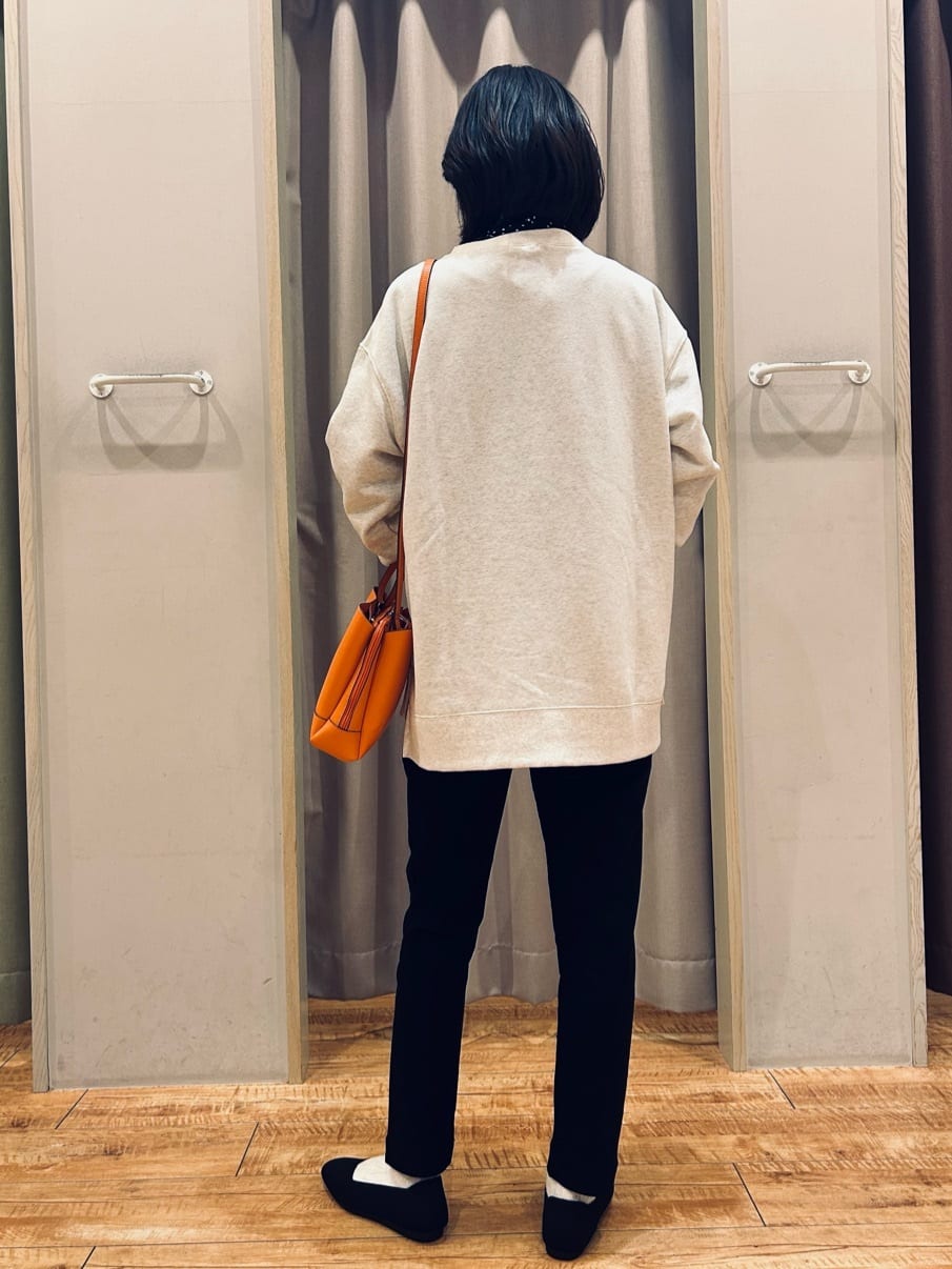 じゅのさんの「SHOO･LA･RUE｜【SS-3L/無理せずスリム】 ぐんぐん伸びる イージーテーパードパンツ」を使ったコーディネート