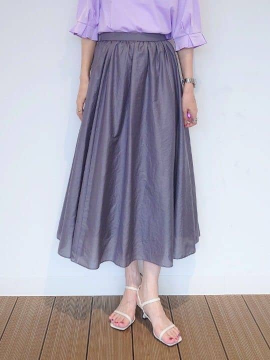 MUTSUKOさんの「UNTITLED｜【手洗い／88cm正方形】エンブレムプリントスカーフ」を使ったコーディネート