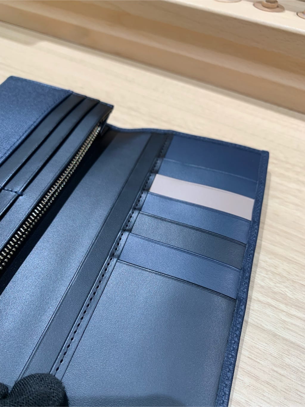 よぴさんの「TAKEO KIKUCHI｜配色型押しレザー 2つ折り財布」を使ったコーディネート