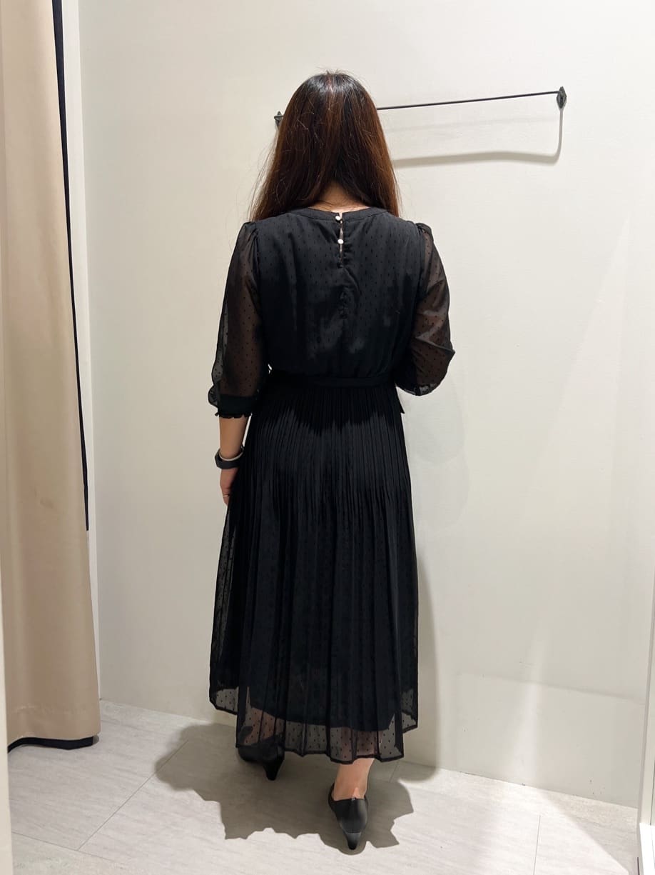 sachiさんの「grove｜【ふわっと心地よい足入れ】やわここち(R)Vカットパンプス」を使ったコーディネート