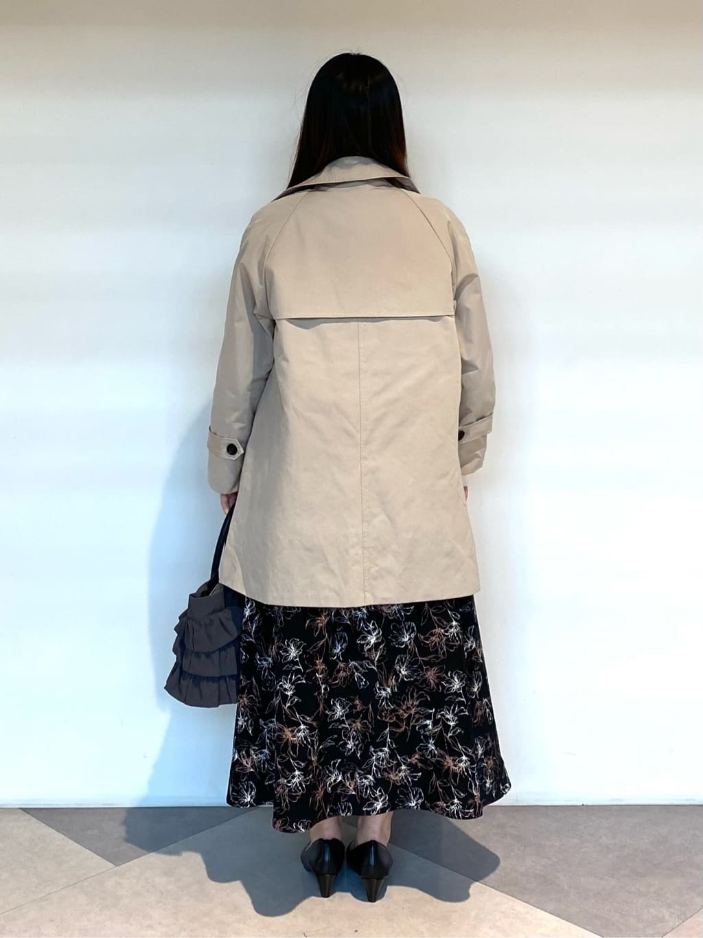 miさんの「grove｜【ふわっと心地よい足入れ】やわここち(R)Vカットパンプス」を使ったコーディネート