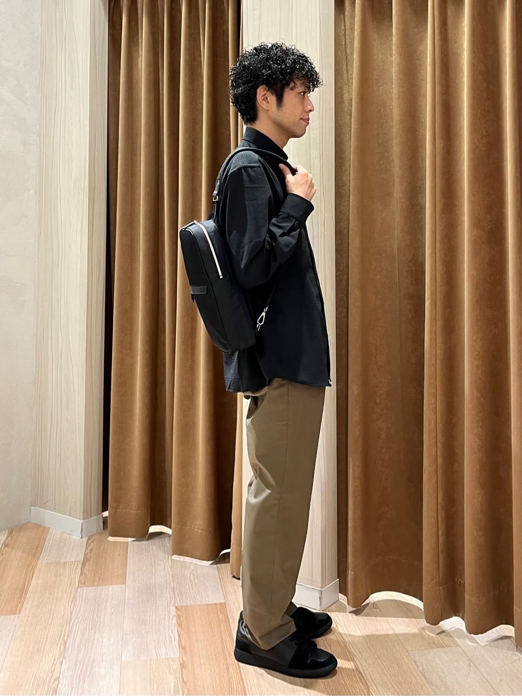 URAさんの「TAKEO KIKUCHI｜【オフィスカジュアル対応】ドレス チノパンツ」を使ったコーディネート