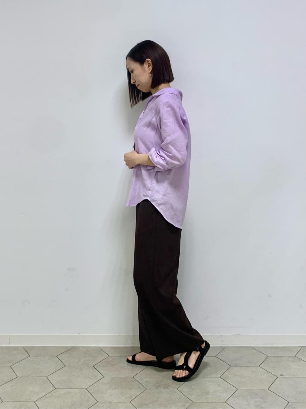 yurinaさんの「INDIVI｜【褒められパンツ／洗える／ウエストゴム】ワイドタックパンツ」を使ったコーディネート