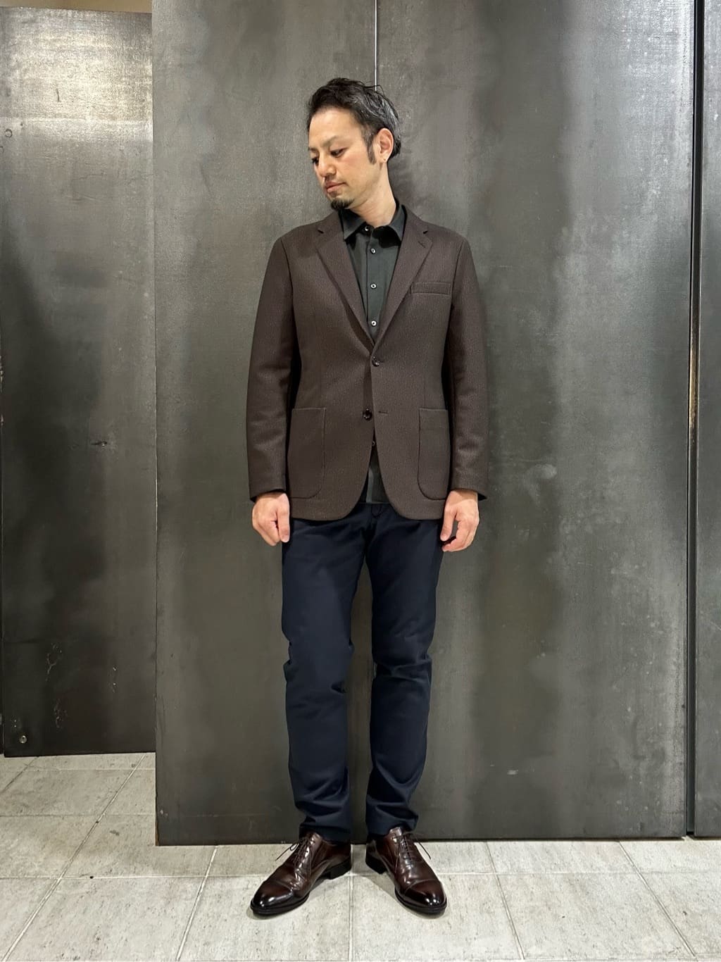 coheyさんの「TAKEO KIKUCHI｜【全7サイズ&times;8色展開！】トップマルチヘリンボン パンツ」を使ったコーディネート