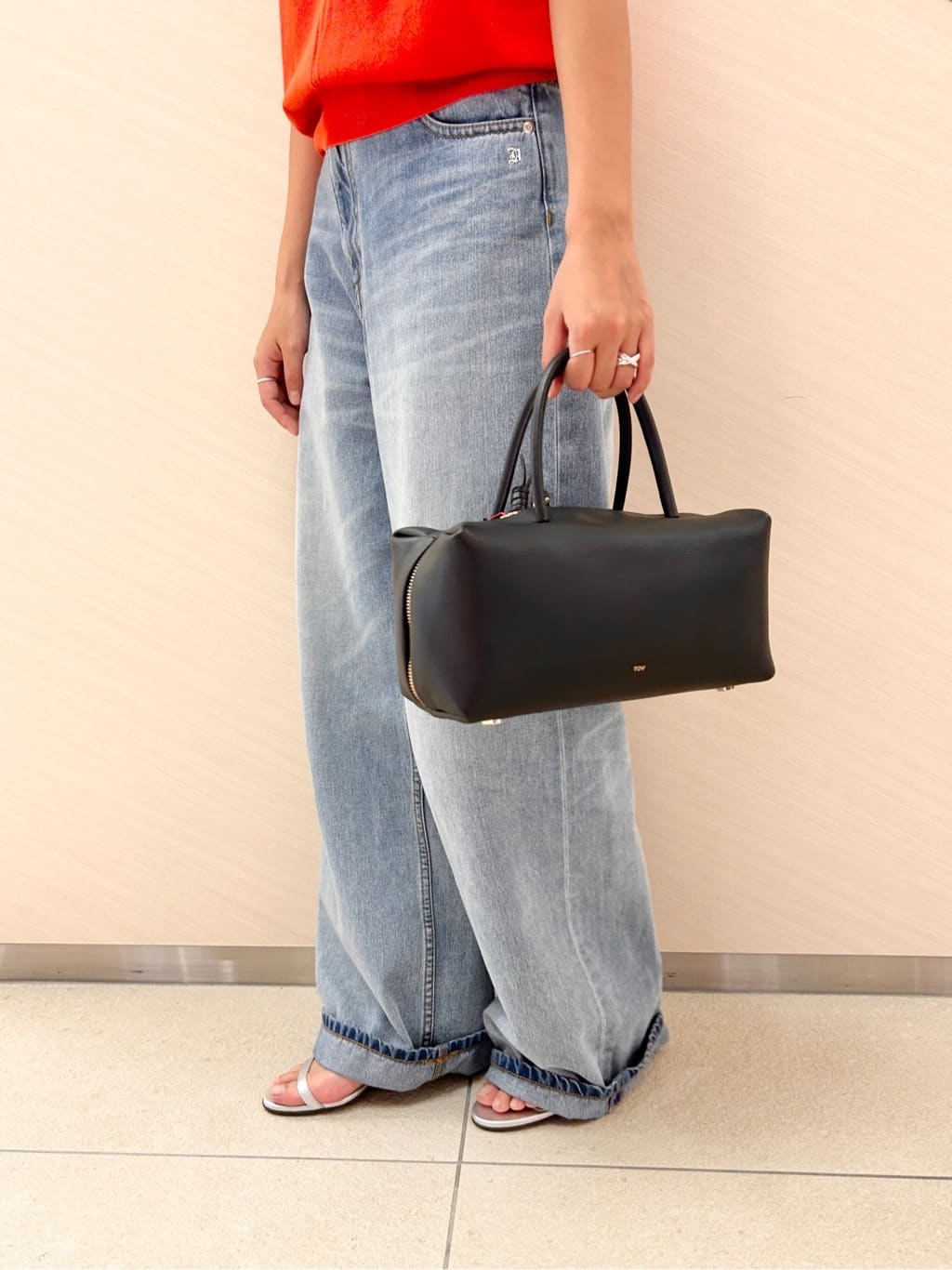 OCHIAIさんの「DRESSTERIOR｜ヴィンテージ加工ワイドデニムパンツ」を使ったコーディネート
