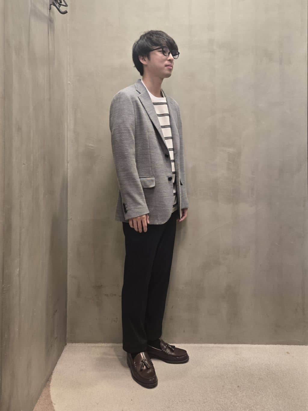 白木駆さんの「TAKEO KIKUCHI｜【ONOFF対応】TRダブルニット ストレッチパンツ」を使ったコーディネート