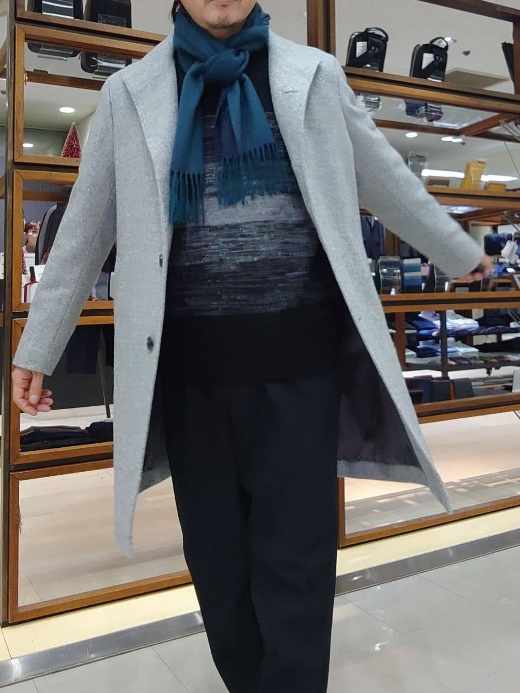 かしげるさんの「TAKEO KIKUCHI｜【ウールカシミヤブレンド】ビーバー調 スタンドカラー コート」を使ったコーディネート