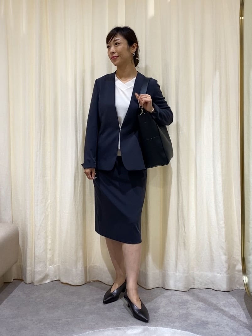 𝑹𝑶𝑴𝑰さんの「INDIVI｜【定番スーツ/洗える/UVケア】ストレッチノーカラージャケット」を使ったコーディネート