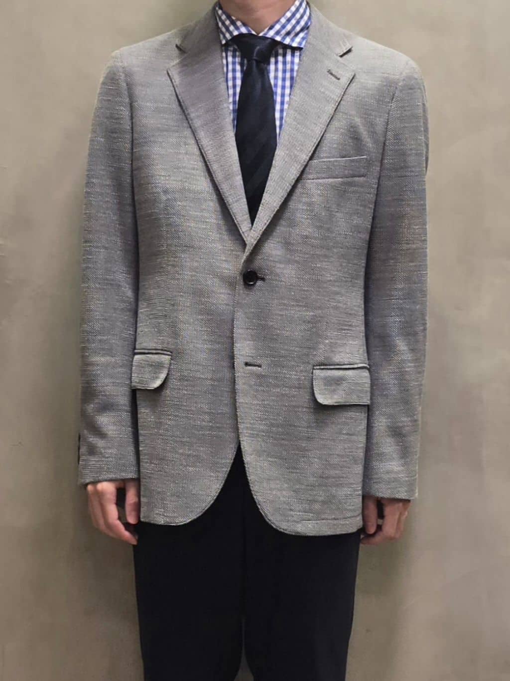白木駆さんの「TAKEO KIKUCHI｜【Made in JAPAN】TANGOストライプ ネクタイ」を使ったコーディネート