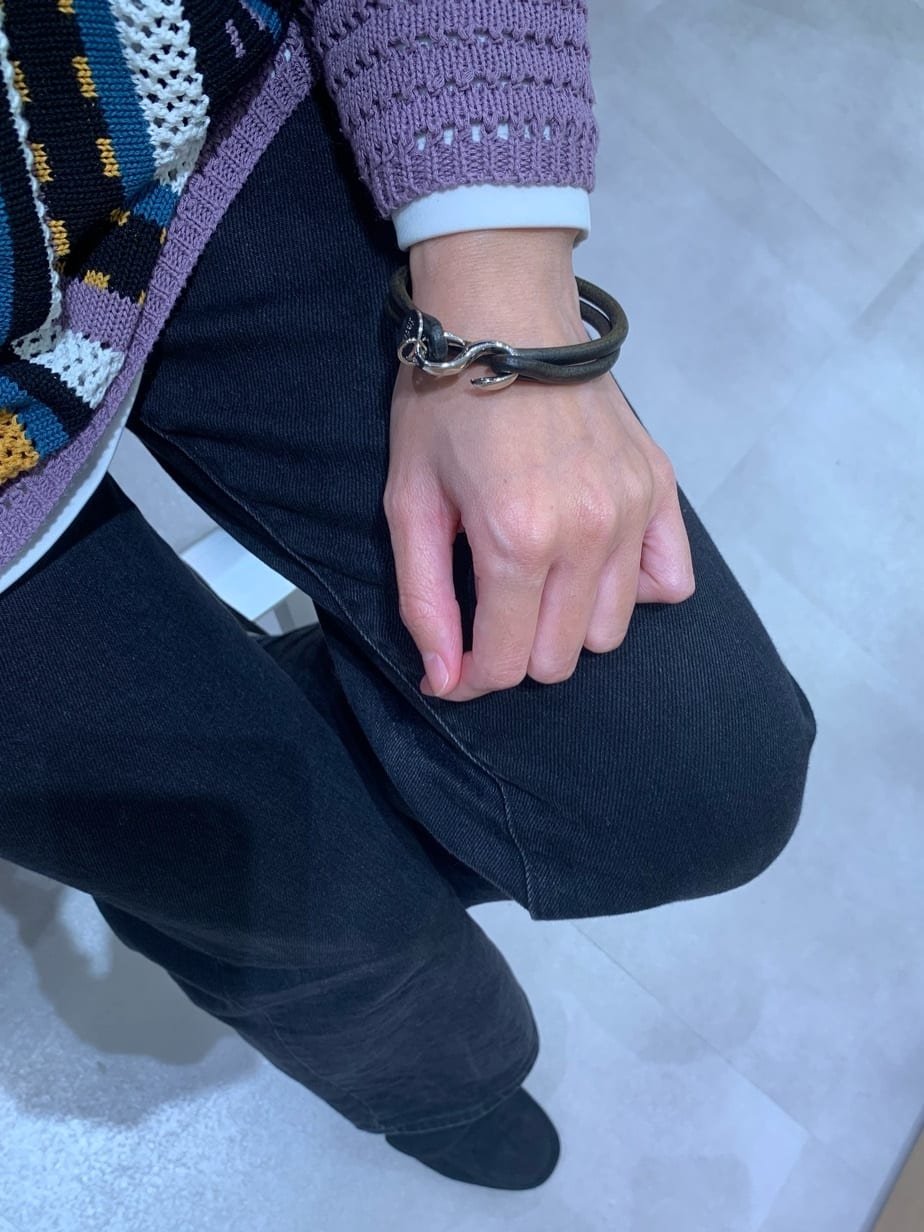 よぴさんの「TAKEO KIKUCHI｜【MADE IN JAPAN】2重巻き 染め分けレザー ブレスレット」を使ったコーディネート