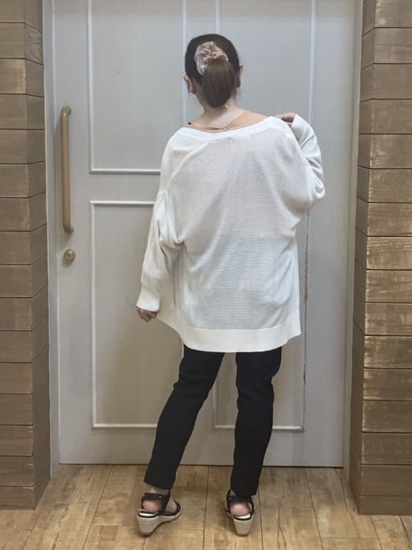 のぞみさんの「SHOO･LA･RUE｜【SS-3L/無理せずスリム】 ぐんぐん伸びる イージーテーパードパンツ」を使ったコーディネート