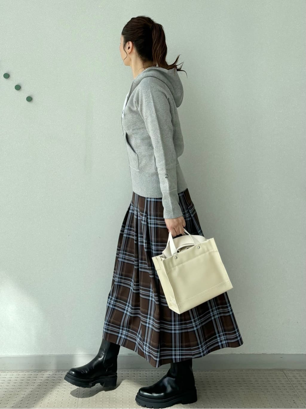 yoshikadoさんの「DRESSTERIOR｜デキシー吊裏毛ジップアップパーカ」を使ったコーディネート