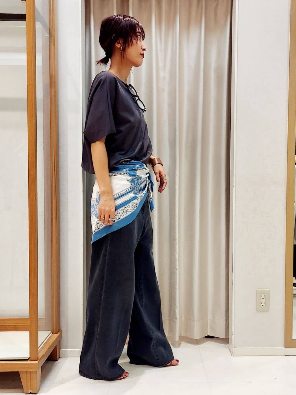 MIYAMOTOさんの「UNTITLED｜【手洗い／88cm正方形】エンブレムプリントスカーフ」を使ったコーディネート