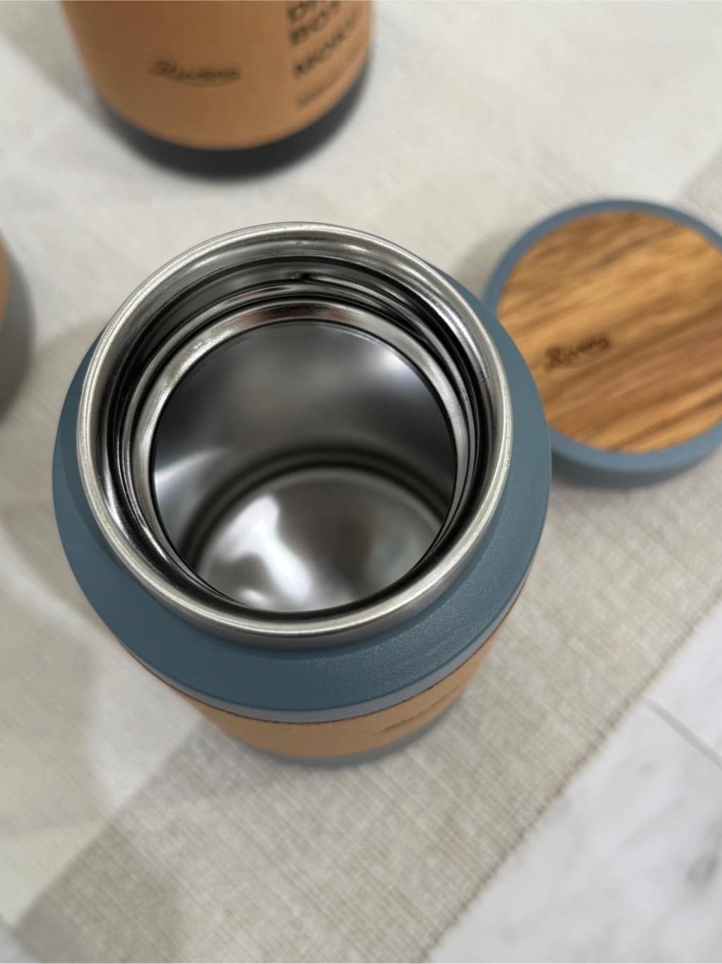 okomeさんの「212 KITCHEN STORE｜ドリンクボトル MOKU 350 アッシュブルー ＜RIVERS リバーズ＞」を使ったコーディネート