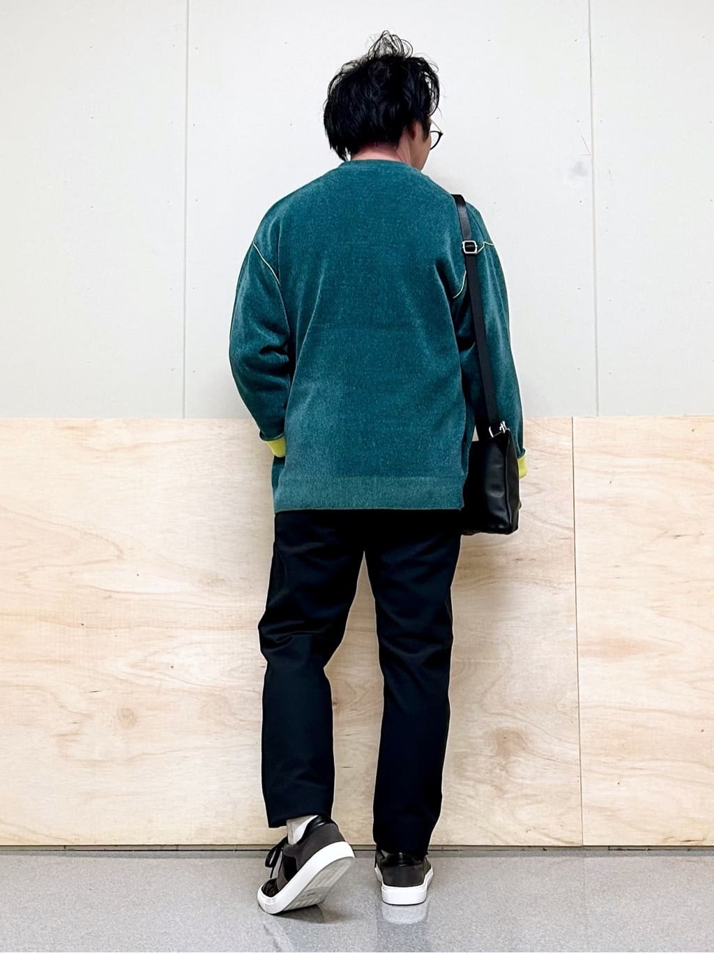 KENJI Iさんの「THE SHOP TK｜サフィアーノミニサコッシュ」を使ったコーディネート