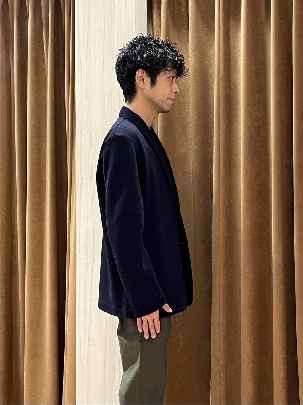 URAさんの「TAKEO KIKUCHI｜【全7サイズ&times;8色展開！】トップマルチヘリンボン パンツ」を使ったコーディネート