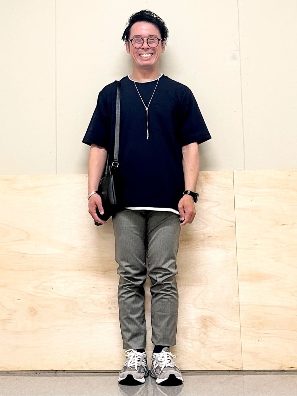 KENJI Iさんの「THE SHOP TK｜サフィアーノミニサコッシュ」を使ったコーディネート