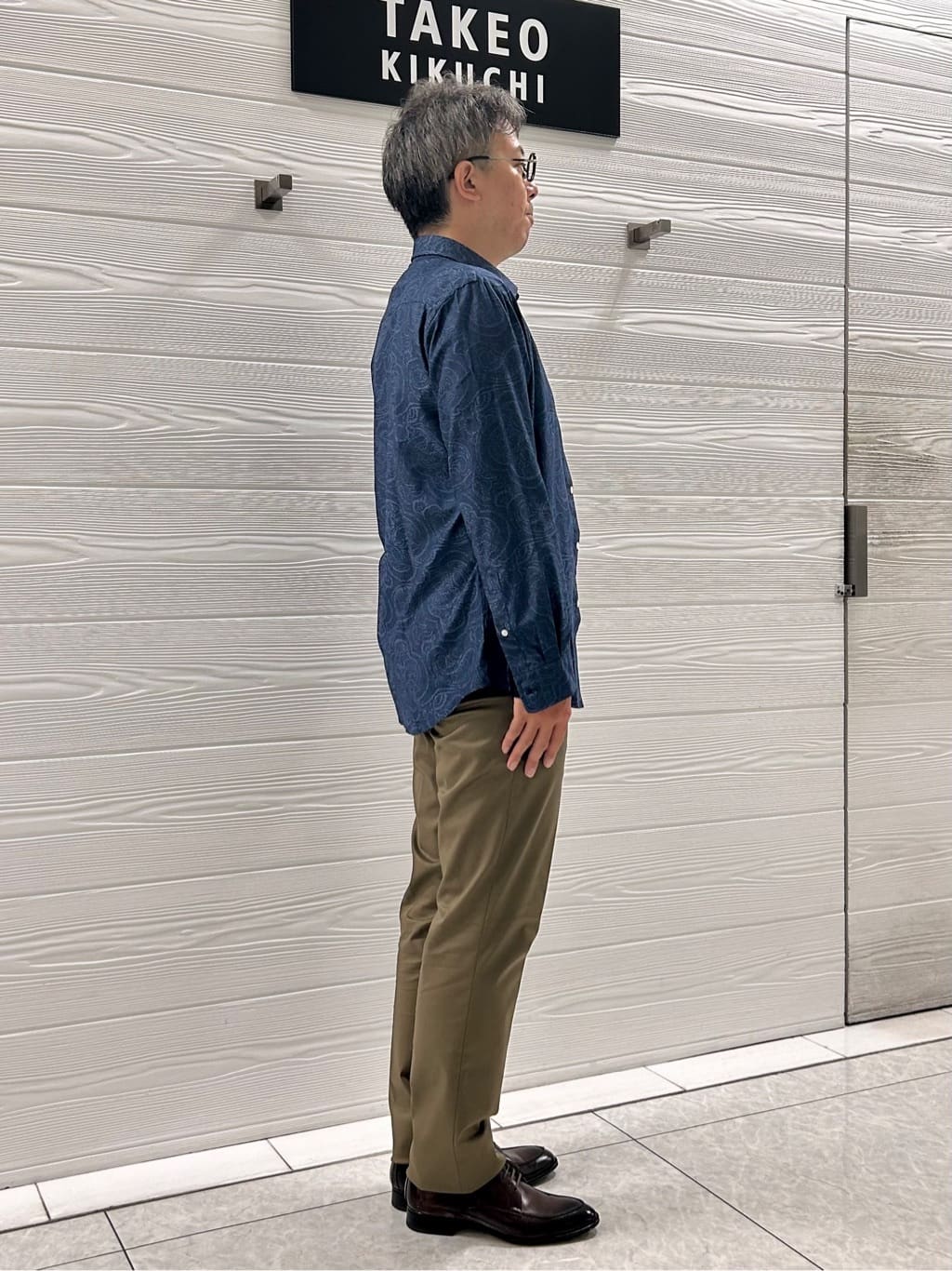 すーさんの「TAKEO KIKUCHI｜【オフィスカジュアル対応】ドレス チノパンツ」を使ったコーディネート