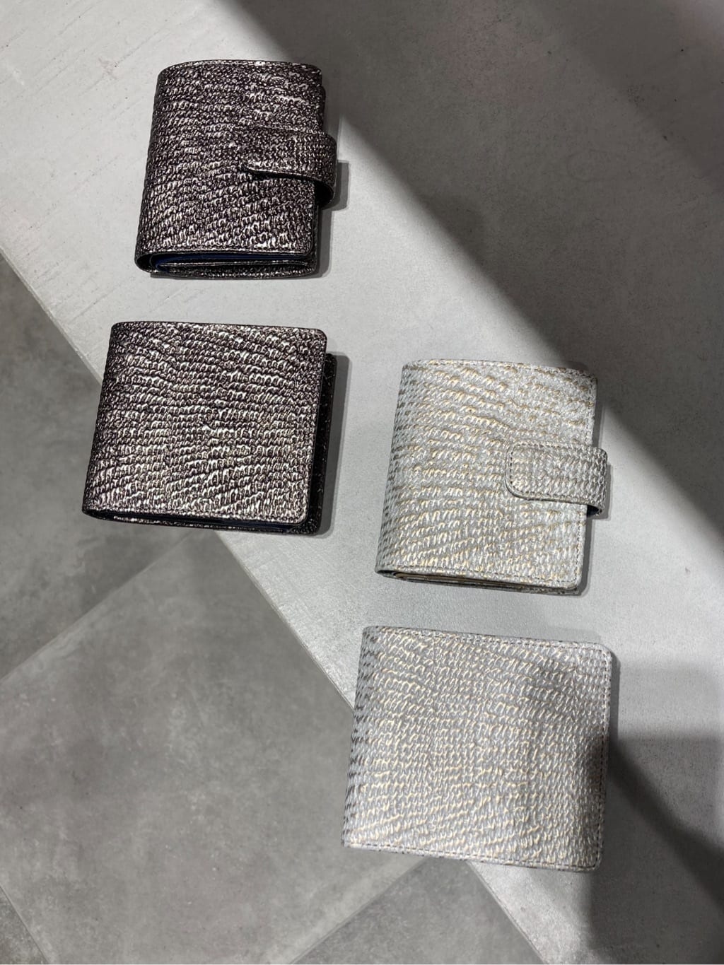 Cさんの「HIROKO HAYASHI｜DAMASCO（ダマスコ）薄型二つ折り財布」を使ったコーディネート