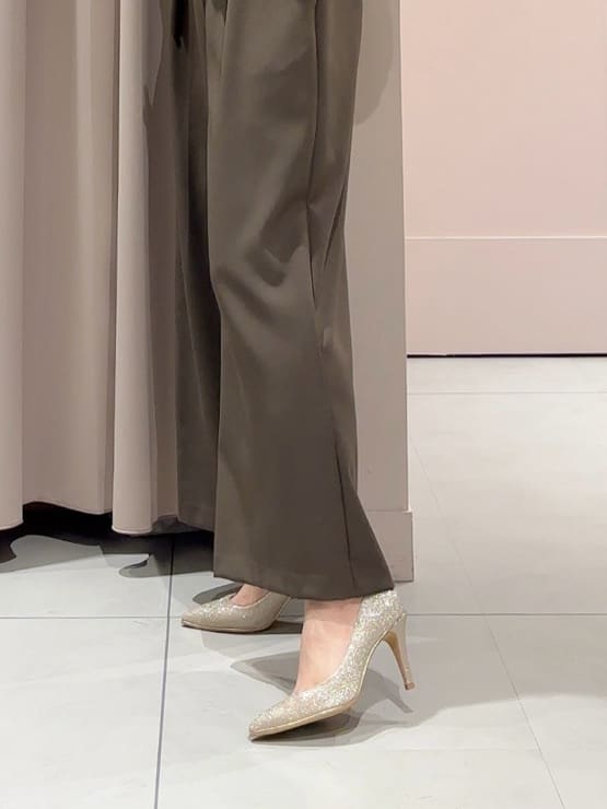 RINAさんの「ESPERANZA｜◆【12時間パンプス】約8.5㎝／ラメ素材　歩きやすくて疲れにくい」を使ったコーディネート
