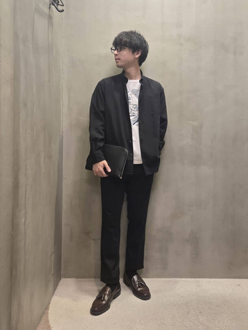 白木駆さんの「TAKEO KIKUCHI｜【ONOFF対応】TRダブルニット ストレッチパンツ」を使ったコーディネート