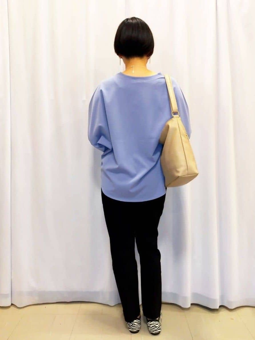 あんさんの「SHOO･LA･RUE｜【SS-3L/無理せずスリム】 ぐんぐん伸びる イージーテーパードパンツ」を使ったコーディネート