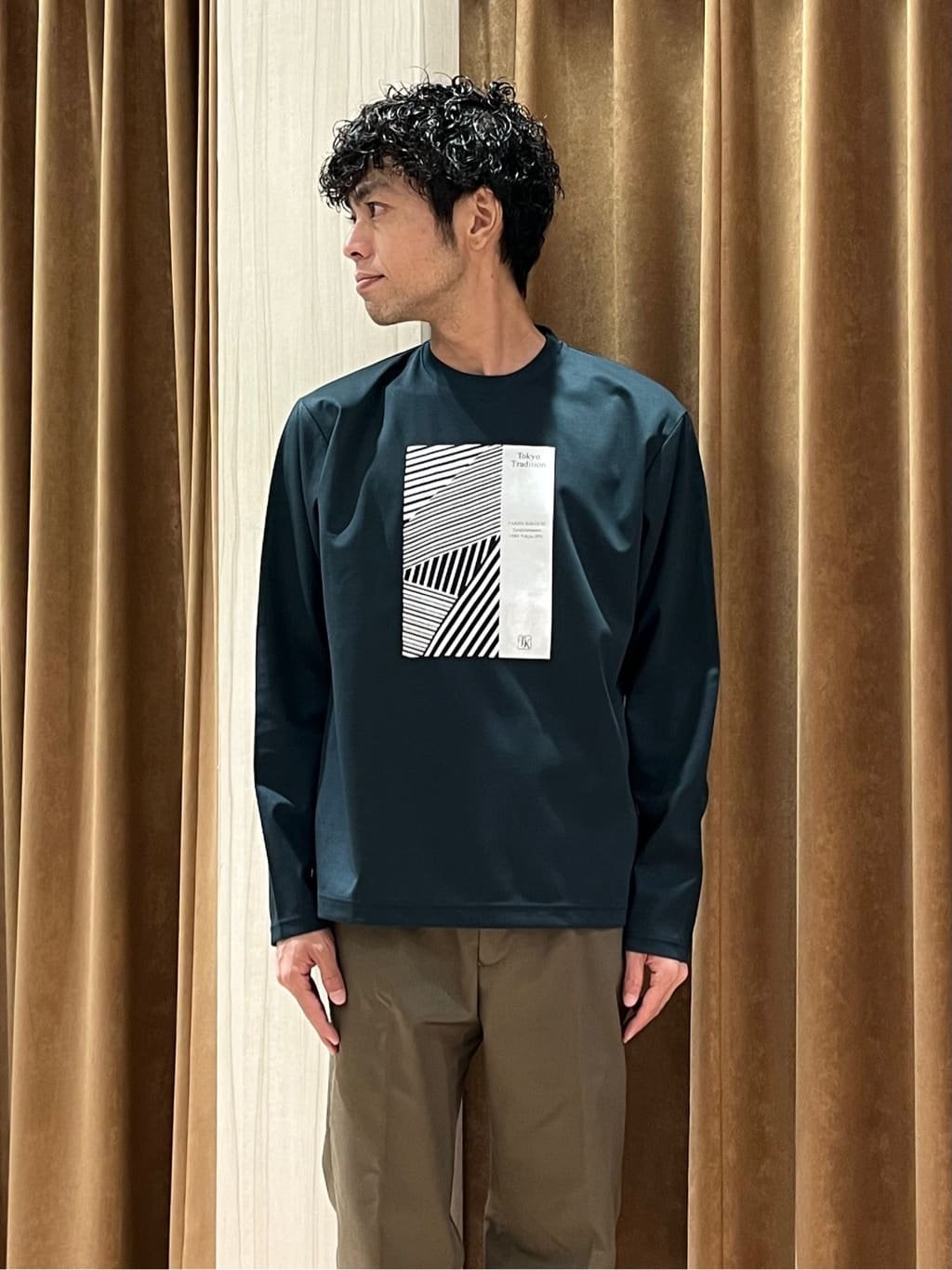 URAさんの「TAKEO KIKUCHI｜【オフィスカジュアル対応】ドレス チノパンツ」を使ったコーディネート