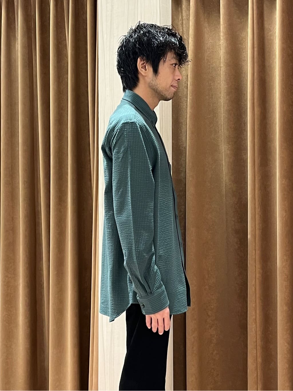 URAさんの「TAKEO KIKUCHI｜【抗菌防臭/シーズンレス】シアサッカー ジャージシャツ」を使ったコーディネート
