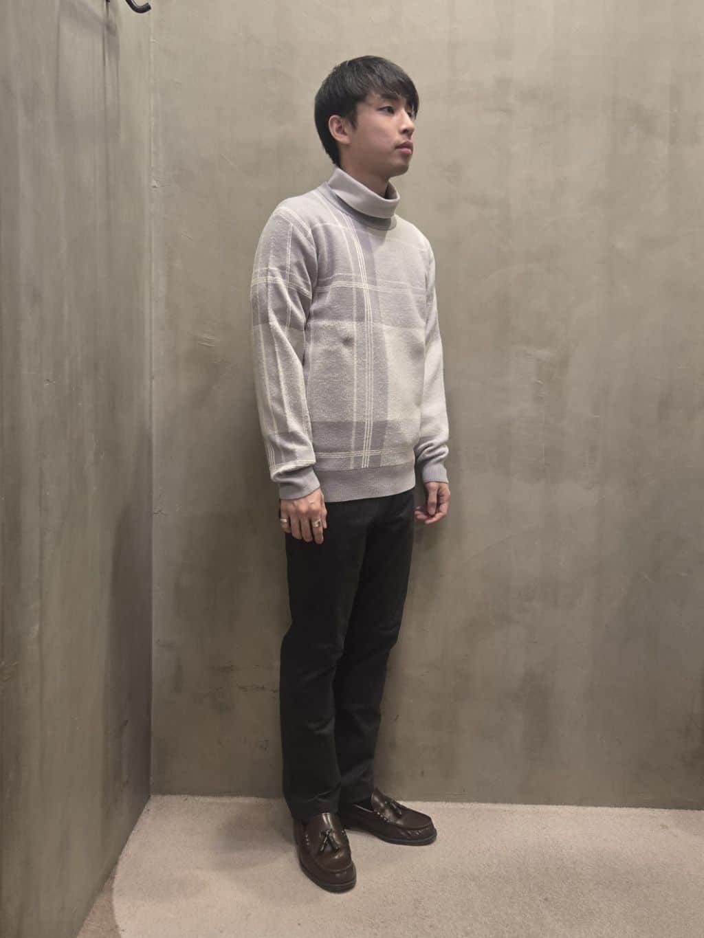 白木駆さんの「TAKEO KIKUCHI｜【Made in JAPAN】播州織 ヘリンボン ストレート パンツ」を使ったコーディネート