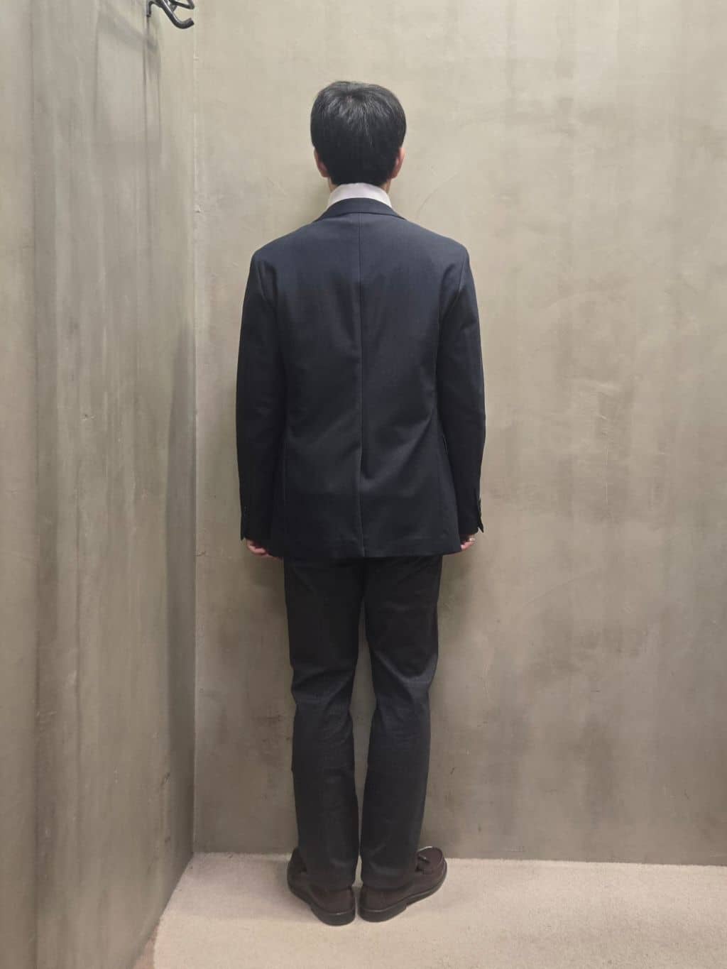 白木駆さんの「TAKEO KIKUCHI｜【Made in JAPAN】播州織 ヘリンボン ストレート パンツ」を使ったコーディネート