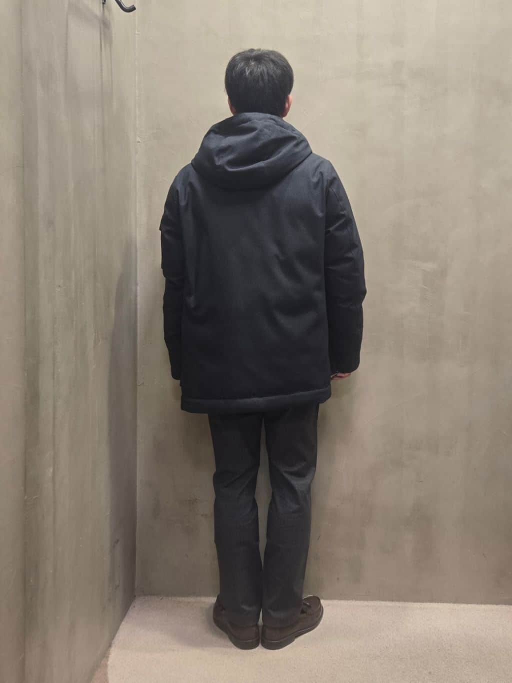 白木駆さんの「TAKEO KIKUCHI｜【Made in JAPAN】播州織 ヘリンボン ストレート パンツ」を使ったコーディネート